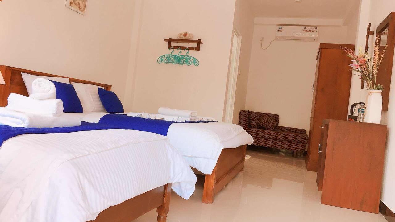 Blue Whale Holiday Hotel Mirissa Exterior photo